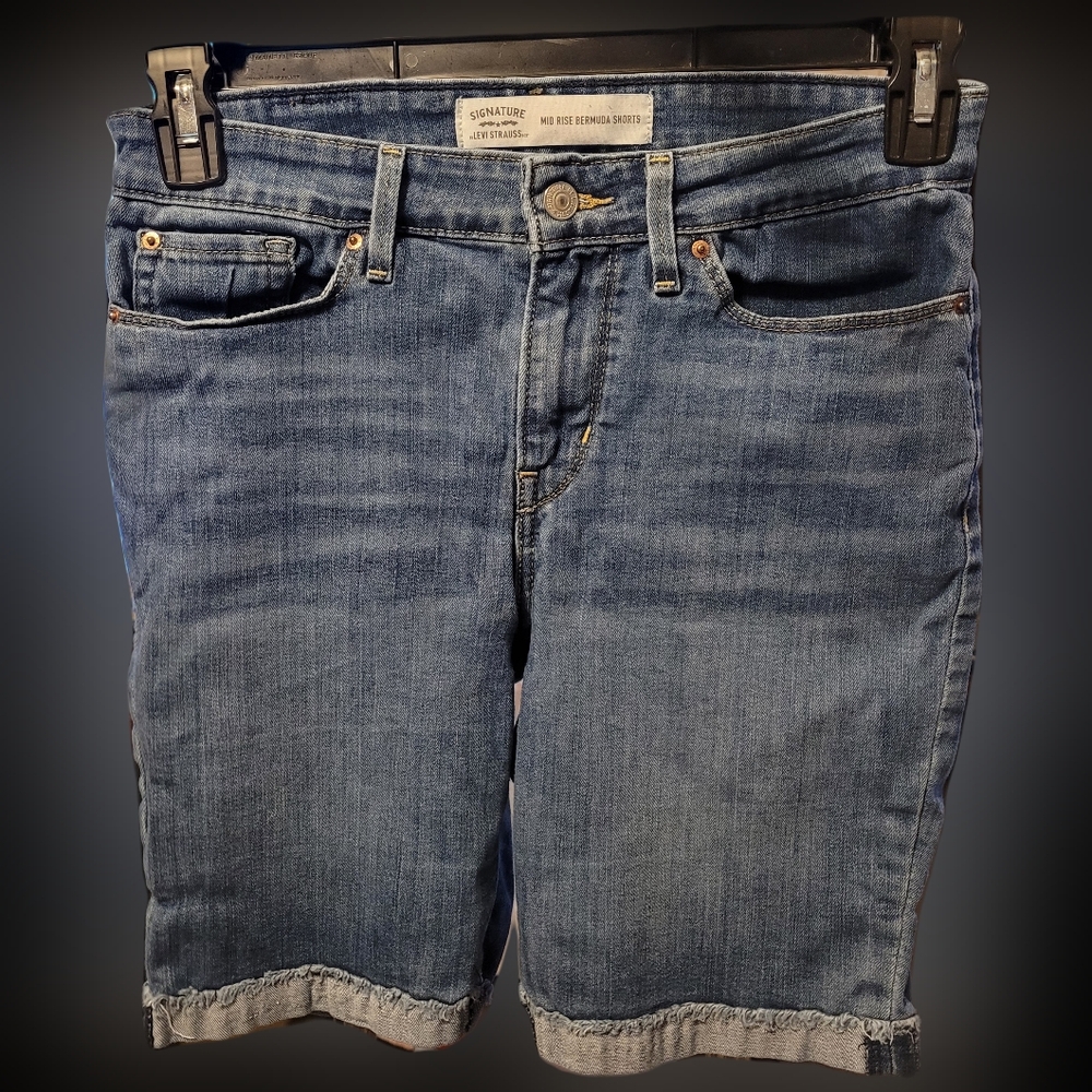 36-Levi Signature jean shorts